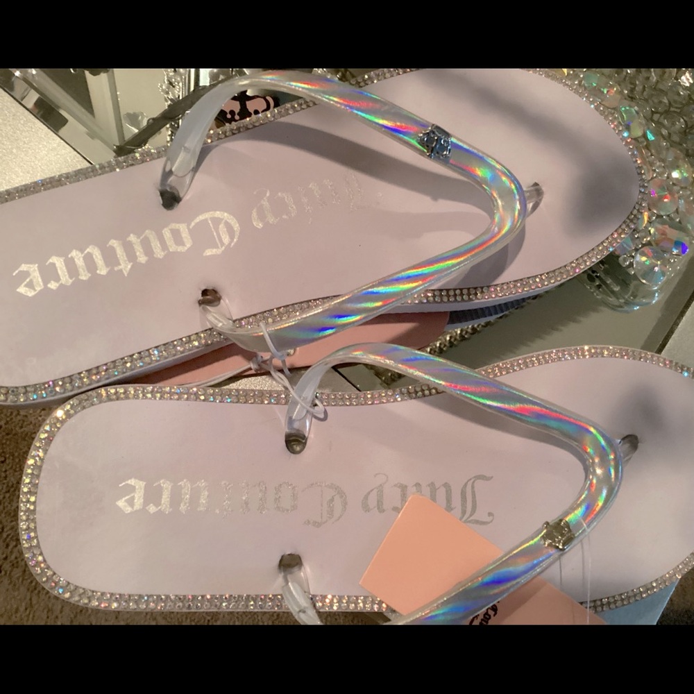 Beautiful glitter silver and light lilac juicy couture sandals super cute!